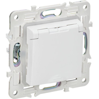 Розетка 1-местная IEK SK-R16-16-44-K01 SKANDY 16А IP44 с заземл. защ. штроки с крышкой SK-R11W арктический белый